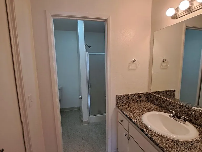 5218 E Lowe — Photo 11