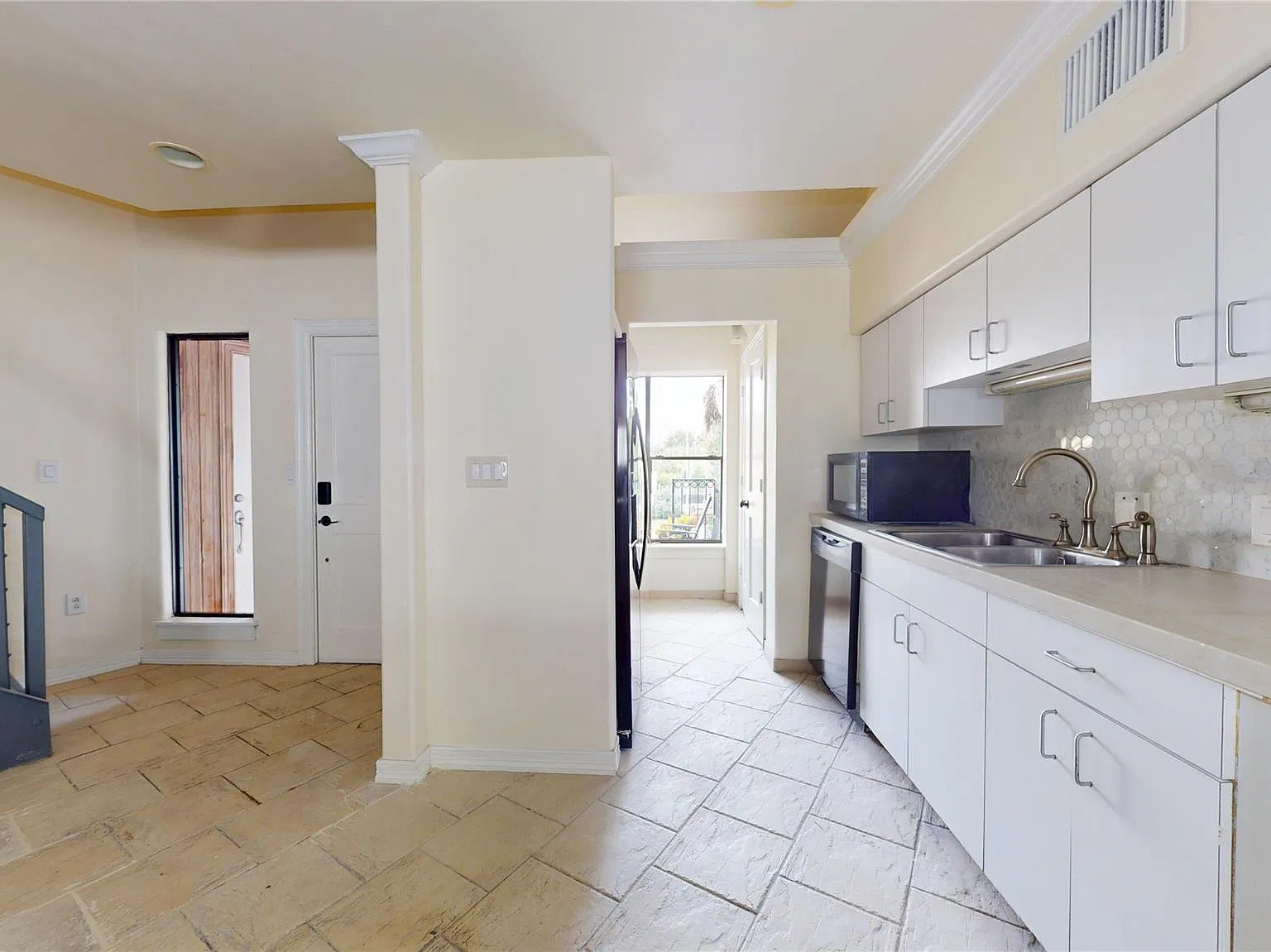 2 bed, 2.0 bath, 850 sqft, $2,000 — Photo 4