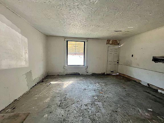 4th image of 3719 Palm St