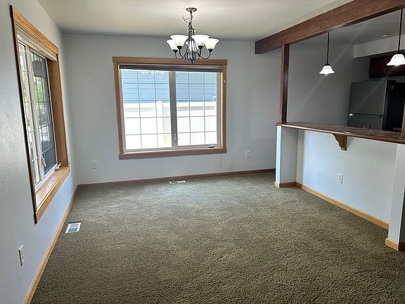 3rd image of 845 Avenue E