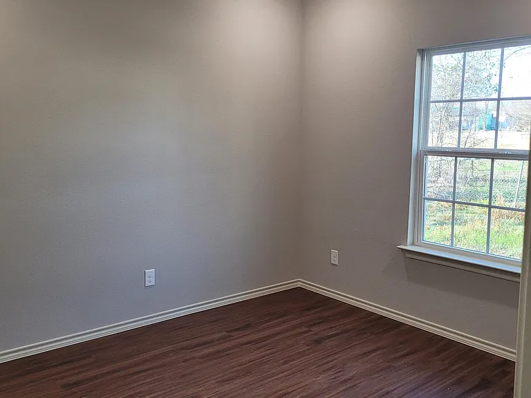 505 Robinson St — Photo 6