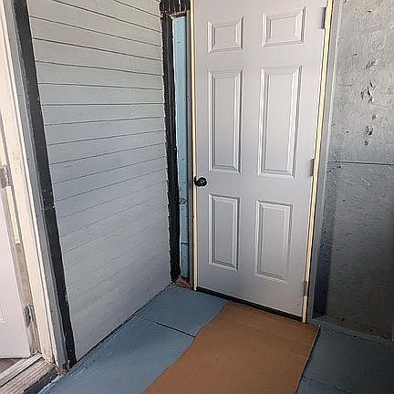 4th image of 227 E Broadway St