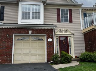 8 Sapphire Ln, Franklin Park, NJ 08823