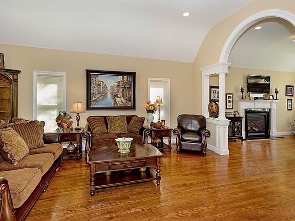 3rd image of 40 Wildwood Dr