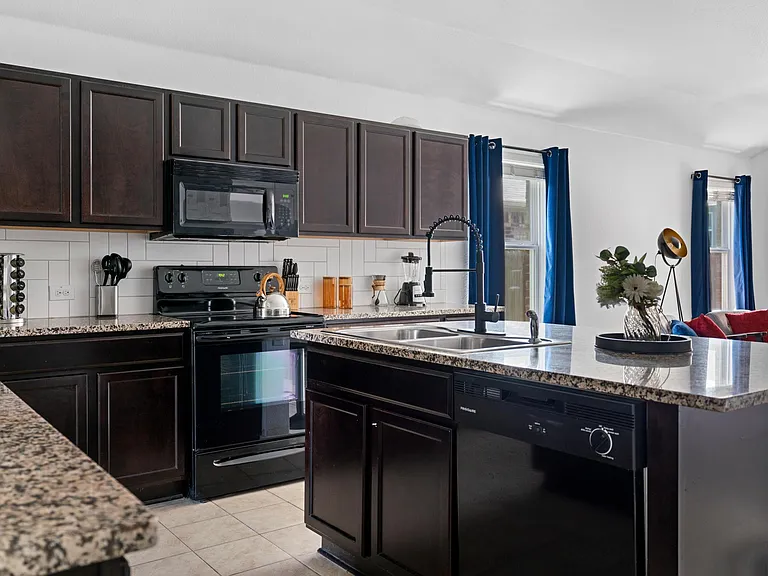 5729 Montrelia Dr — Photo 17