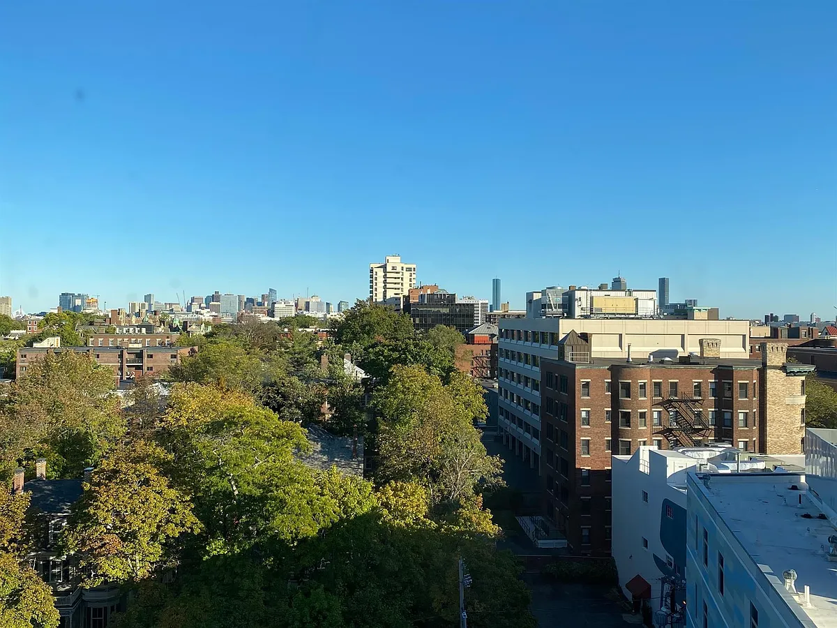 Building Photo - 1105 Massachusetts Ave #7F