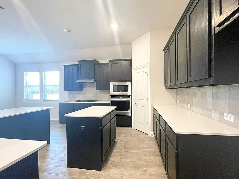 2924 Log Cabin Dr — Photo 9