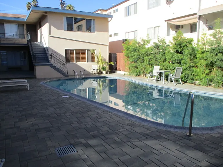 1435 N Fairfax Ave #4 — Photo 2