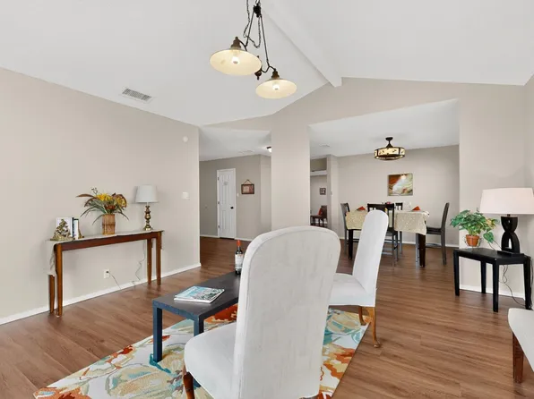 5323 Hattiesburg Ave NW, Albuquerque, NM 87120