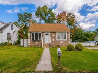 35 Riveredge Dr, Fairfield, NJ 07004