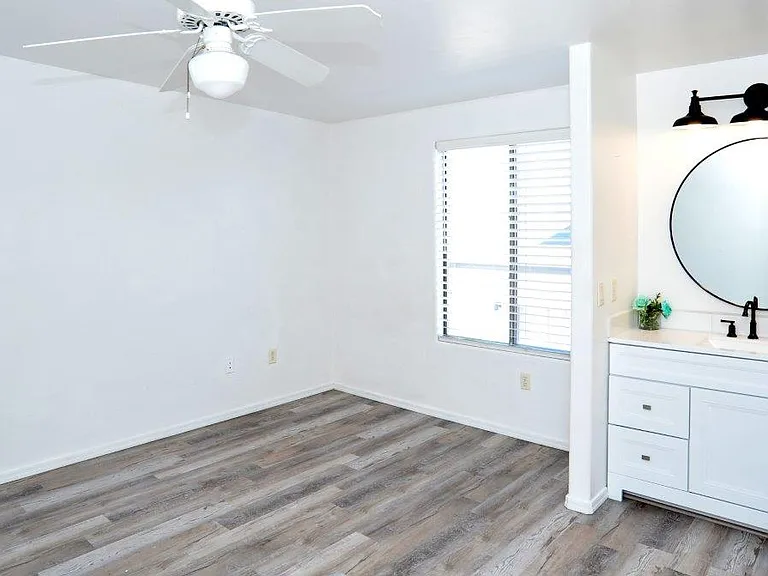 918 E Elm St #B — Photo 22