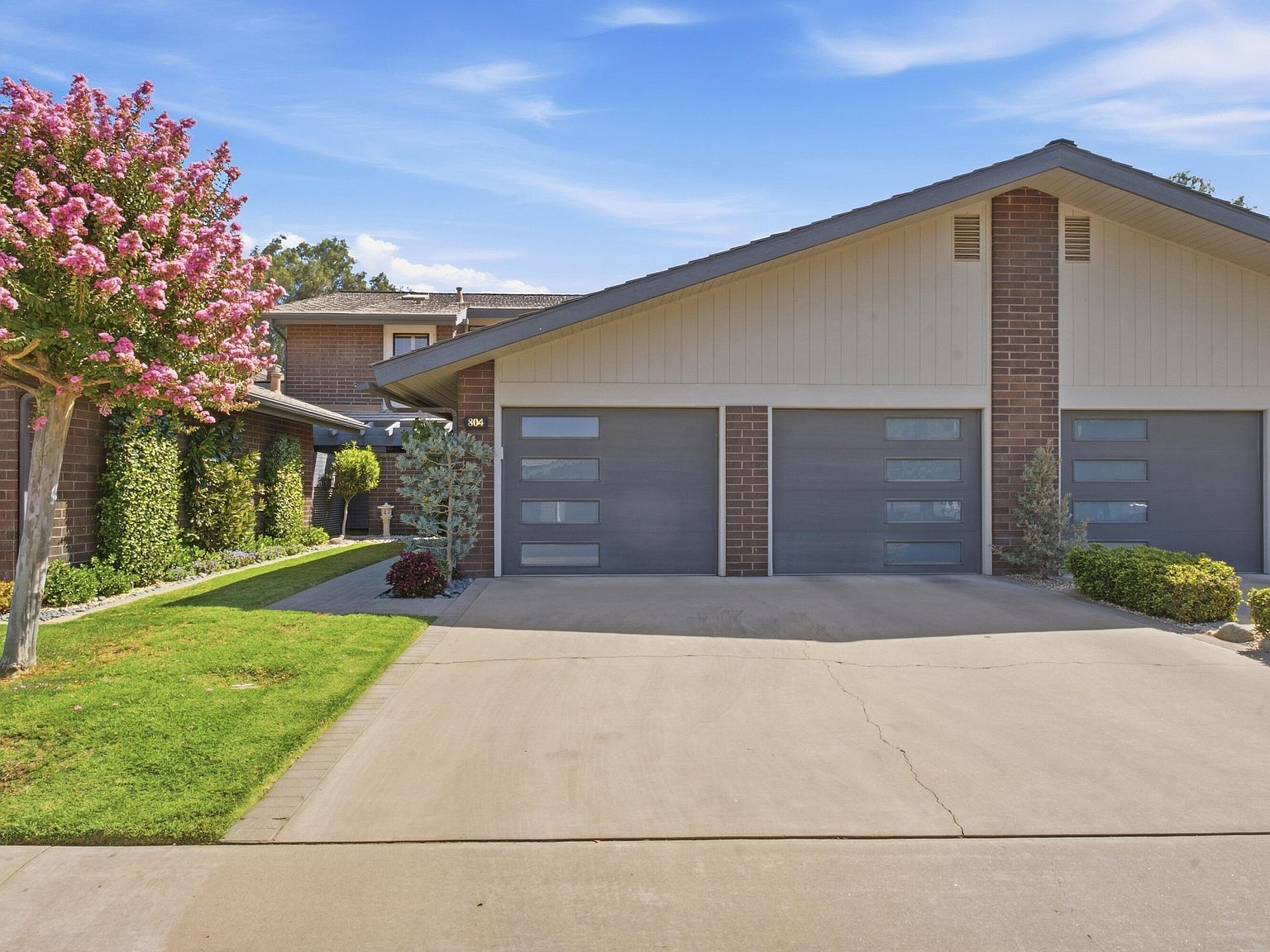 804 N Silvervale Drive — Visalia Country Club