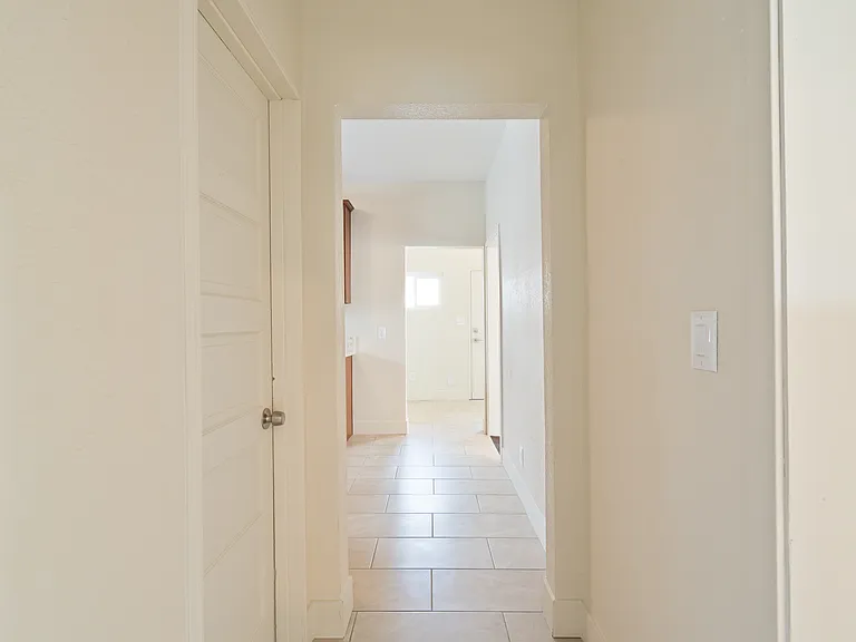 2214 Thomas St — Photo 16