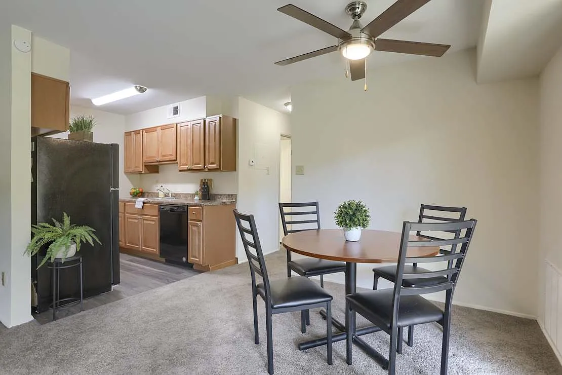 Long Meadows Apartments — Photo 1