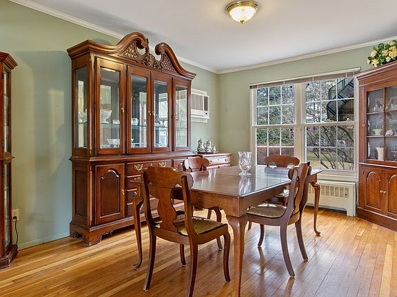 5th image of 137 Brook St
