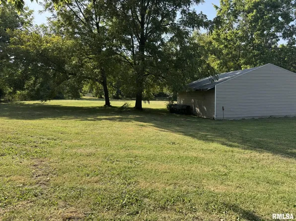 121 N Elm St, Winchester, IL 62694