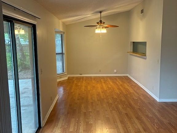 5th image of 114 N Woodvalley Dr