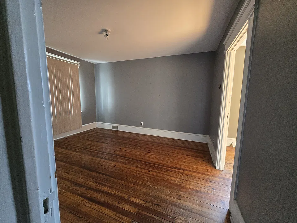 1437 S Main St #4