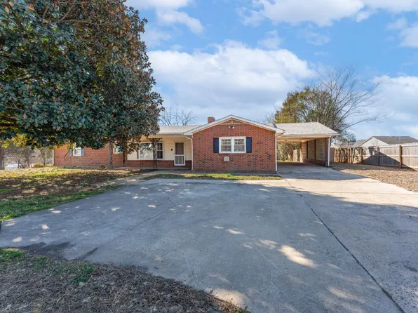 1403 W Mountain St, Kernersville, NC 27284