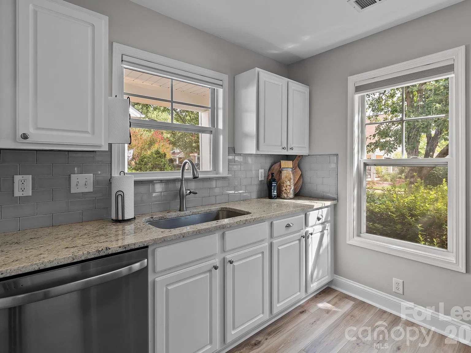 3 bed, 2.5 bath, 1445 sqft, $2,300 — Photo 3