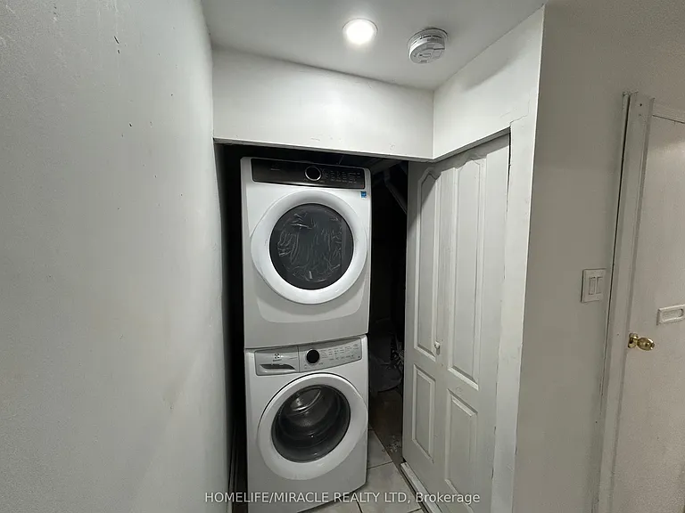 568 Oakwood Ave #BASEMENT — Photo 6