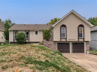 9807 Woodland Ln, Kansas City, MO 64131
