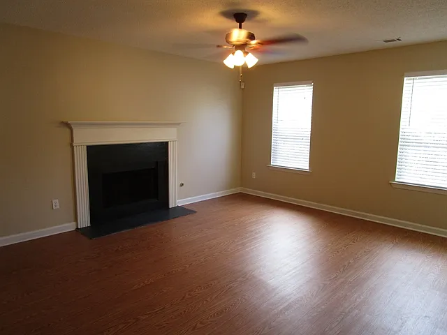 Building Photo - 204 Carrie Dr