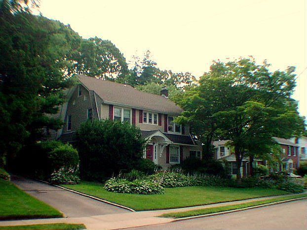 1st image of 123 Lakeside Dr