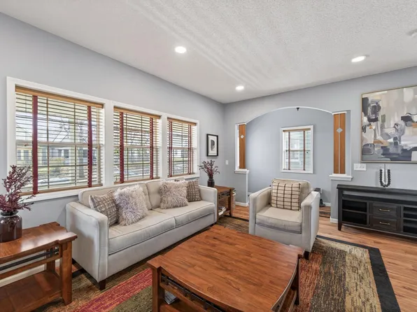 1109 Lawson Ave E, Saint Paul, MN 55106