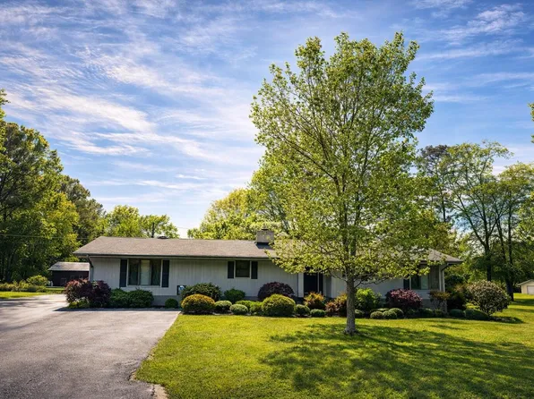1736 Eagle Dr, Hixson, TN 37343