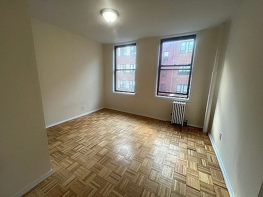3rd image of 407 W 52nd St APT 4F