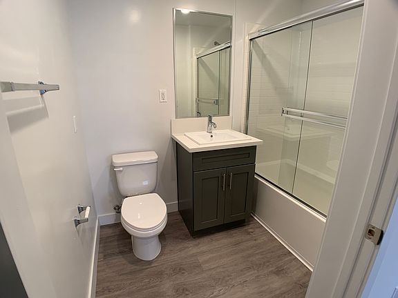 3rd image of 14645 Vanowen St #201
