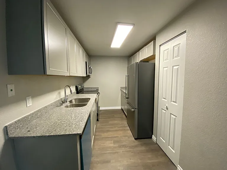 Westwood Apartments — Photo 137
