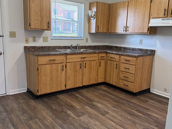 2nd image of 900 W Main St APT 14