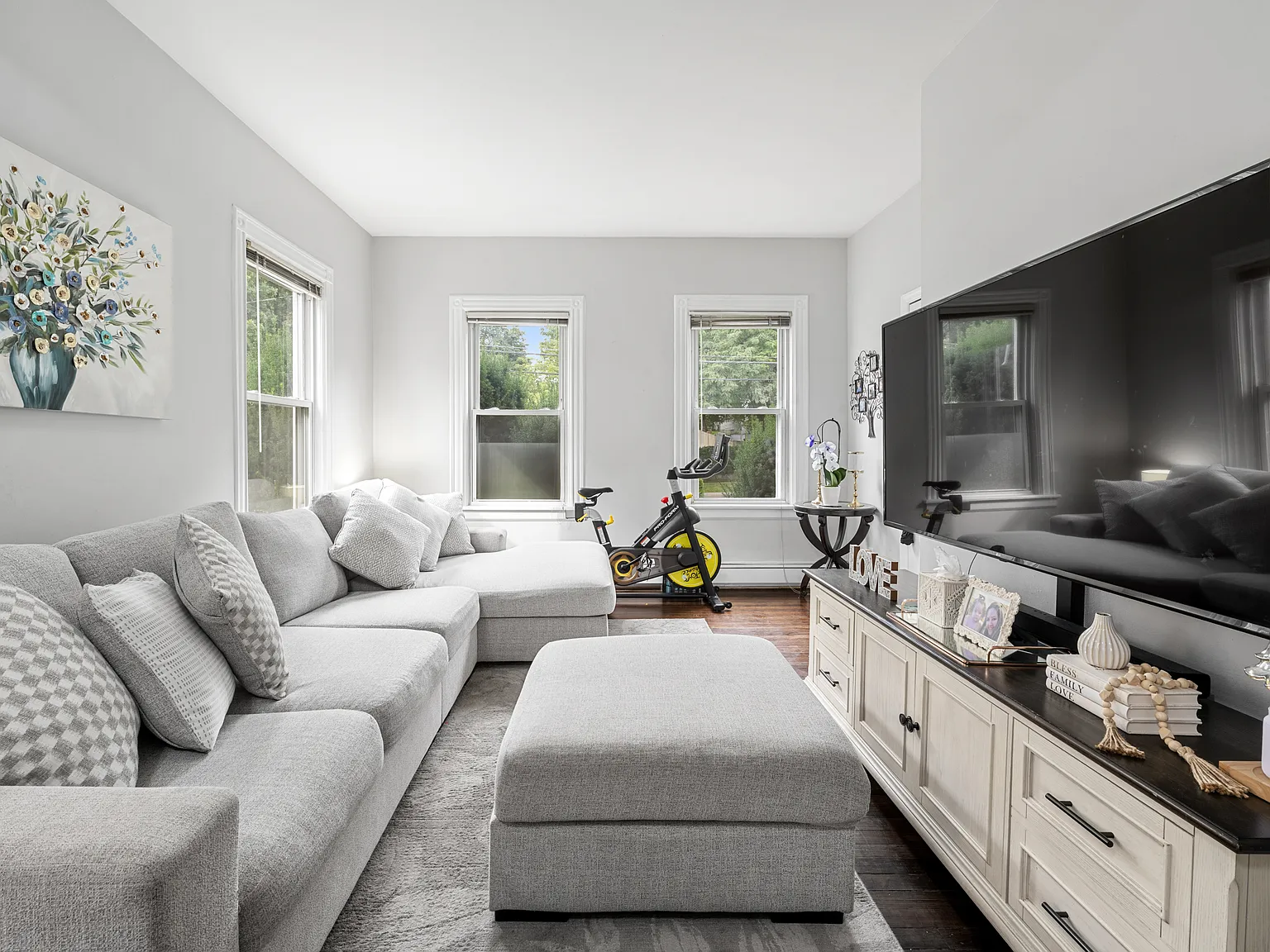 2 bed, 988 sqft, $4,100 — Photo 2