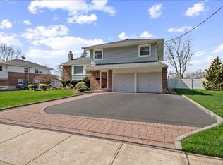 7 Plainview Road, Bethpage, NY