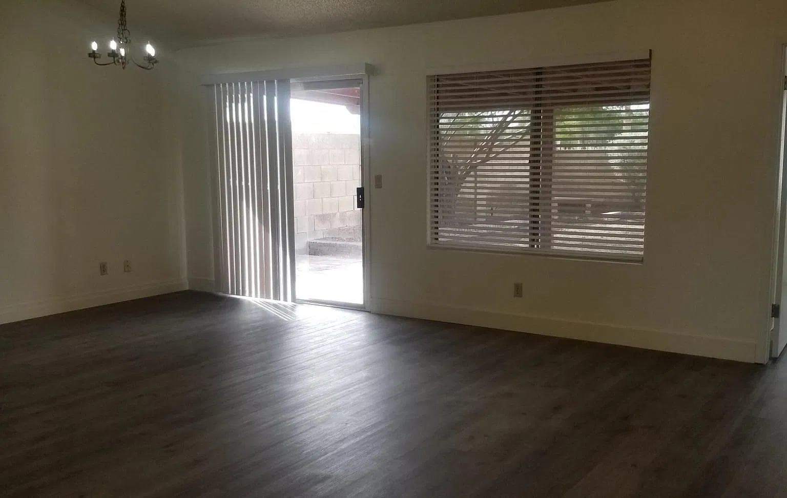 3 bed, 2.0 bath, 1210 sqft, $1,900 — Photo 2