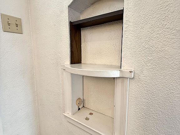4th image of 619 N Ringold St