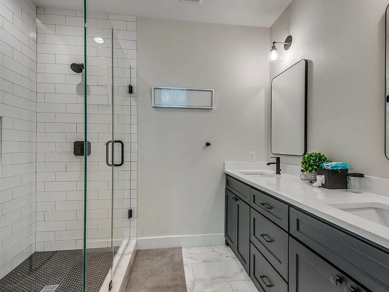 Primary shower with dual sinks