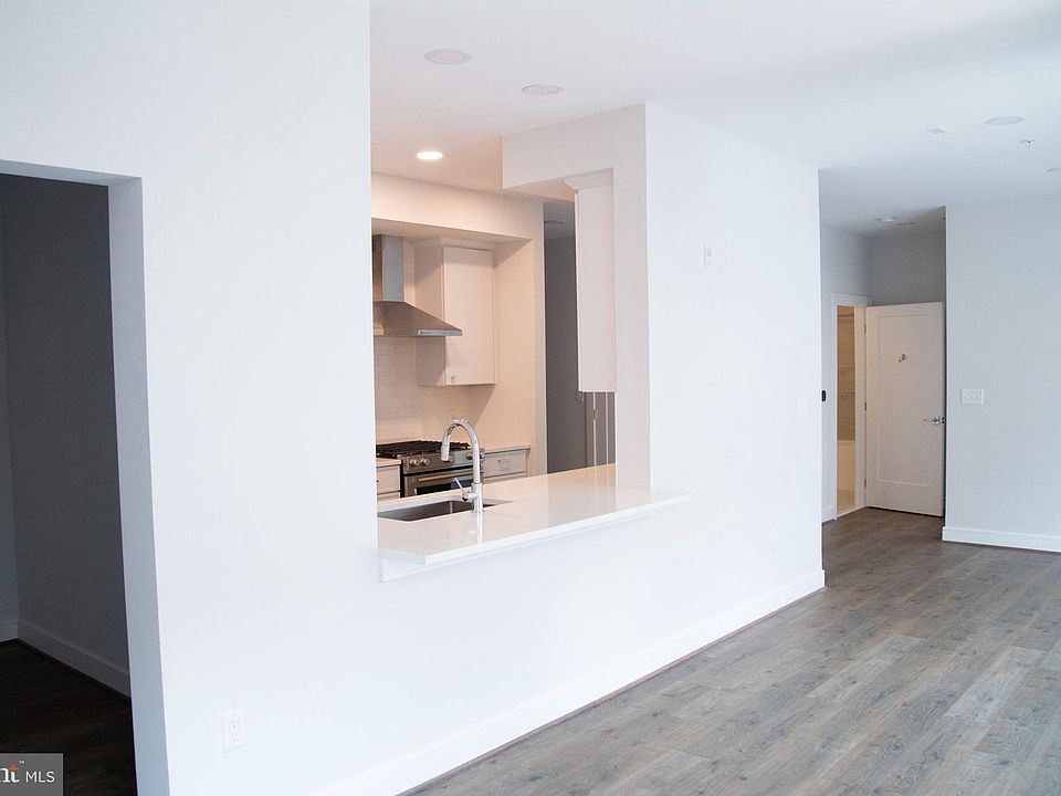 1st image of 625 Slaters Ln #201W