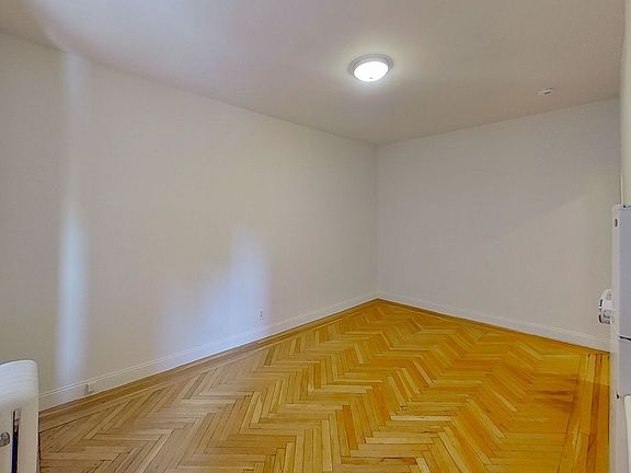 3rd image of 214 W 96th St APT 5B