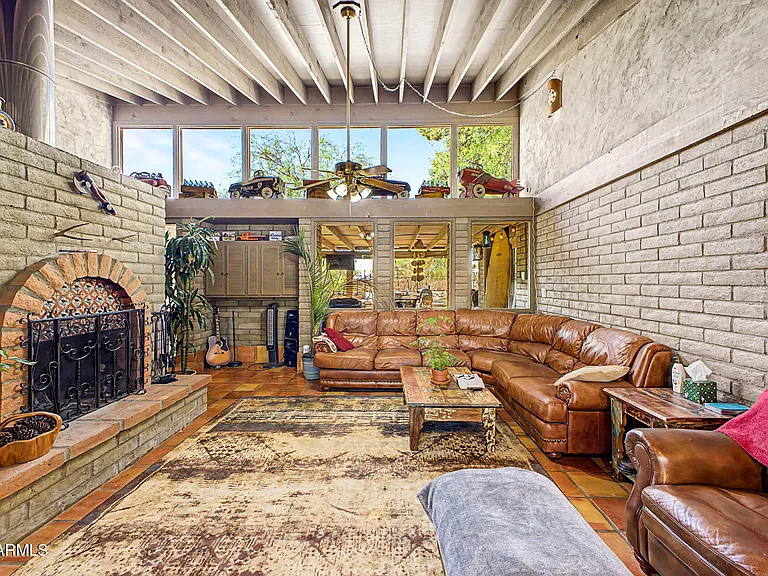 6510 E Dixileta Dr — Photo 2