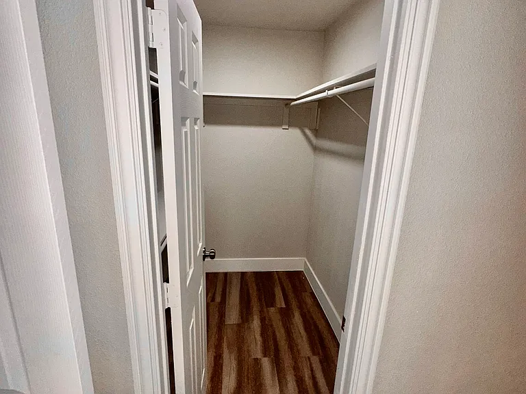 3922 Clay Ave — Photo 7