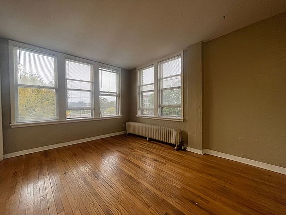 3rd image of 478 Herschel St APT 3