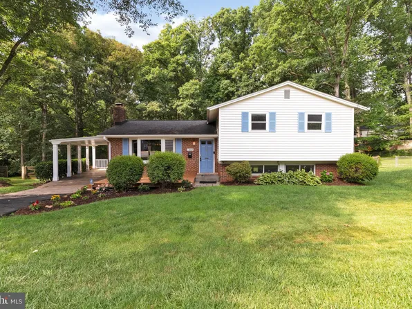 3607 Country Hill Dr, Fairfax, VA 22030