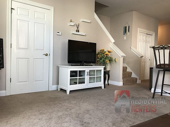 2nd image of 1550 N Warren Ave APT 104