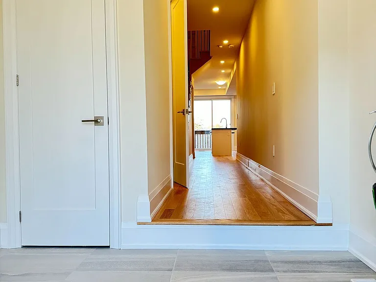 38 Schmeltzer Cres — Photo 2