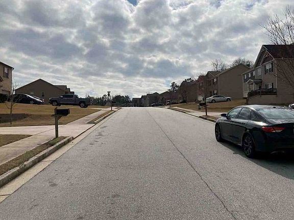 Exterior Neighborhood (street photo)