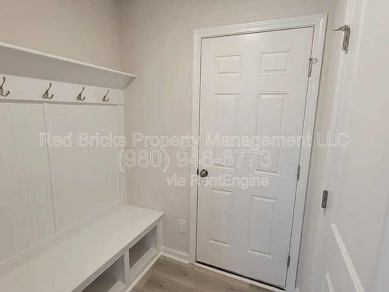 2354 Donnelly Hills Ln — Photo 6