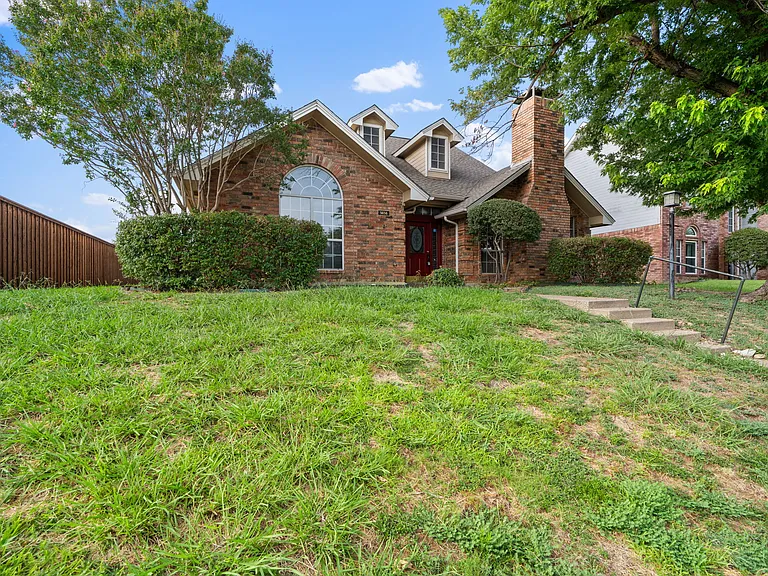 1414 Dudley Dr — Photo 4